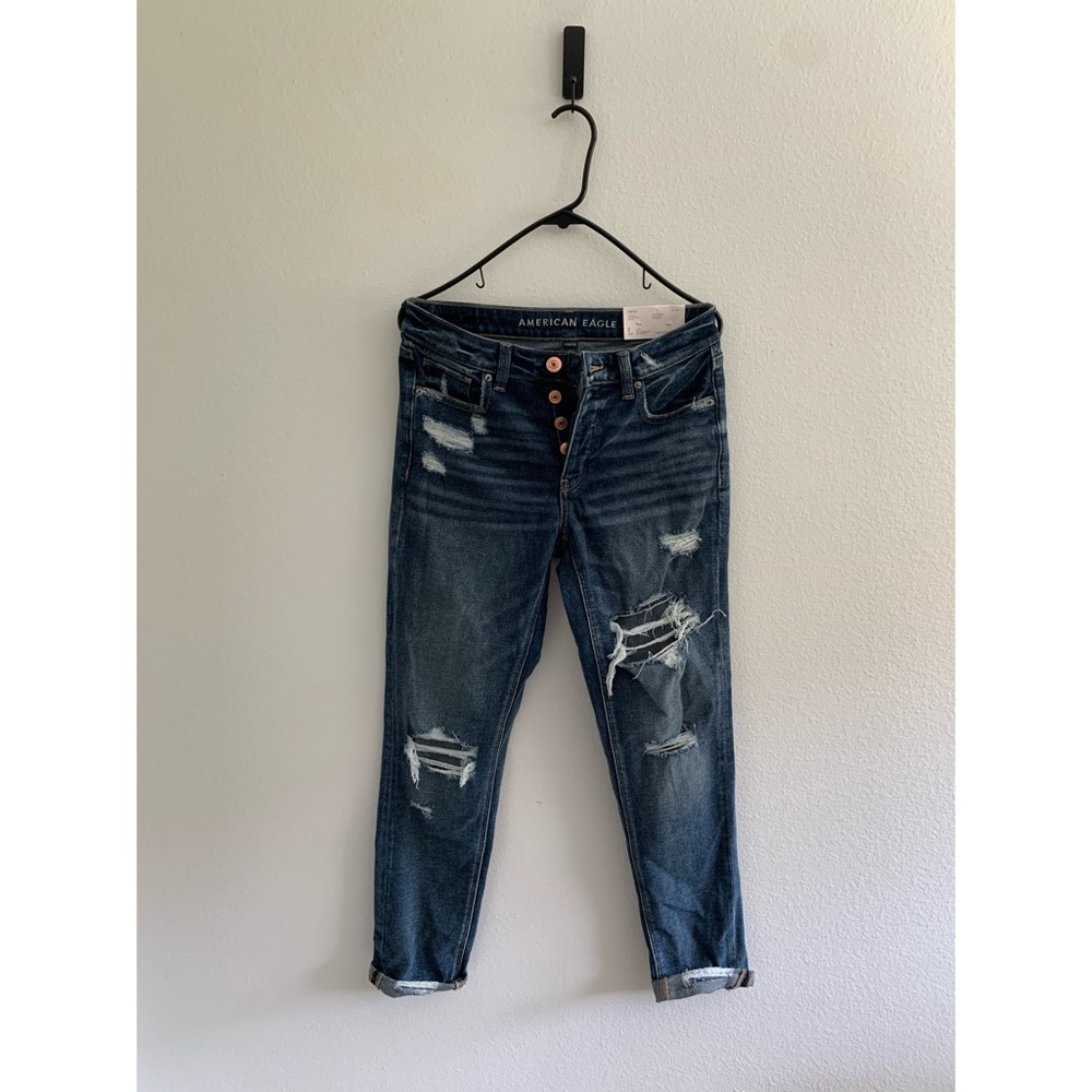 NWT:‎ AE • distressed Tom girl jeans
